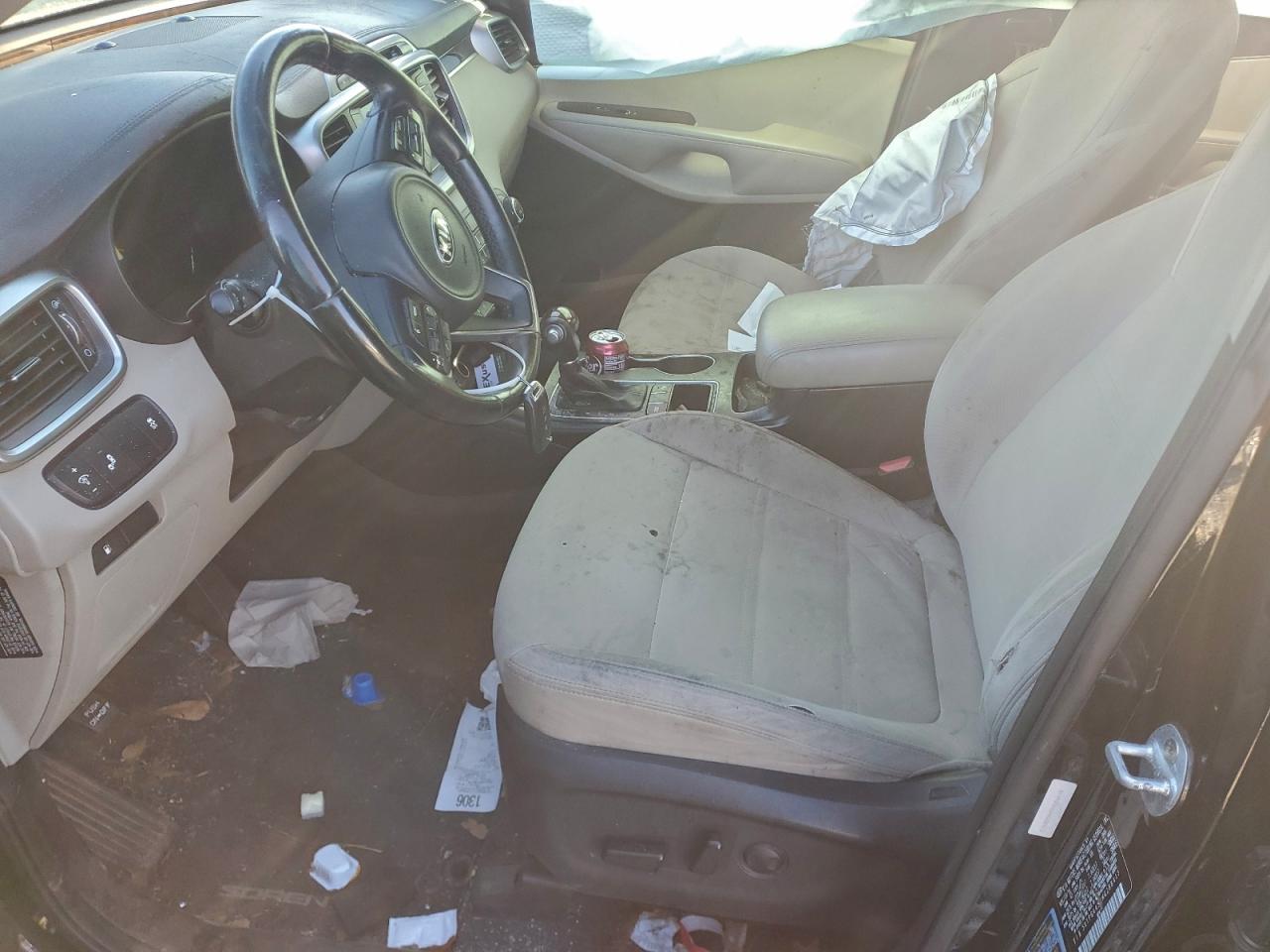 2017 KIA SORENTO LX photo 13