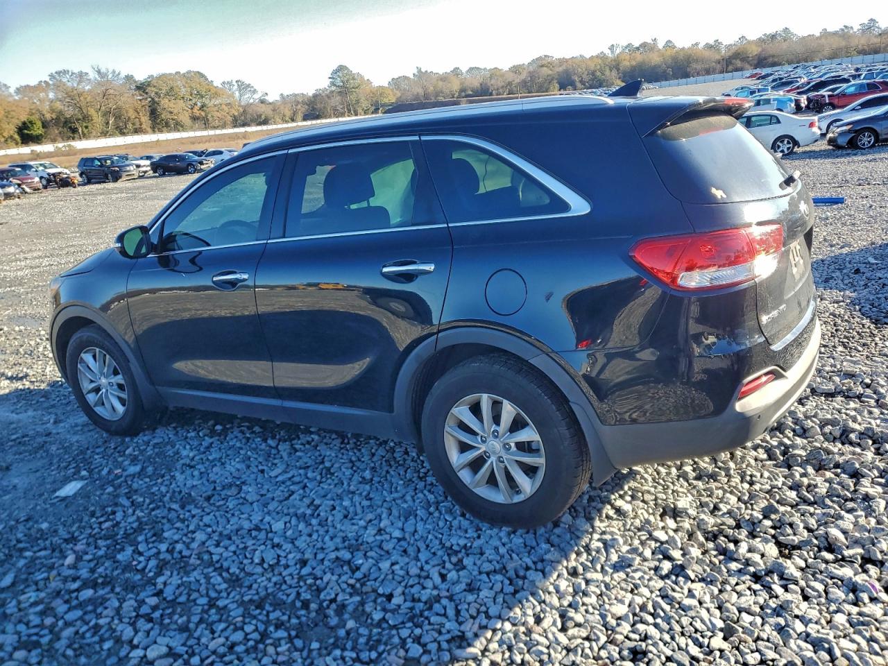 2017 KIA SORENTO LX photo 3