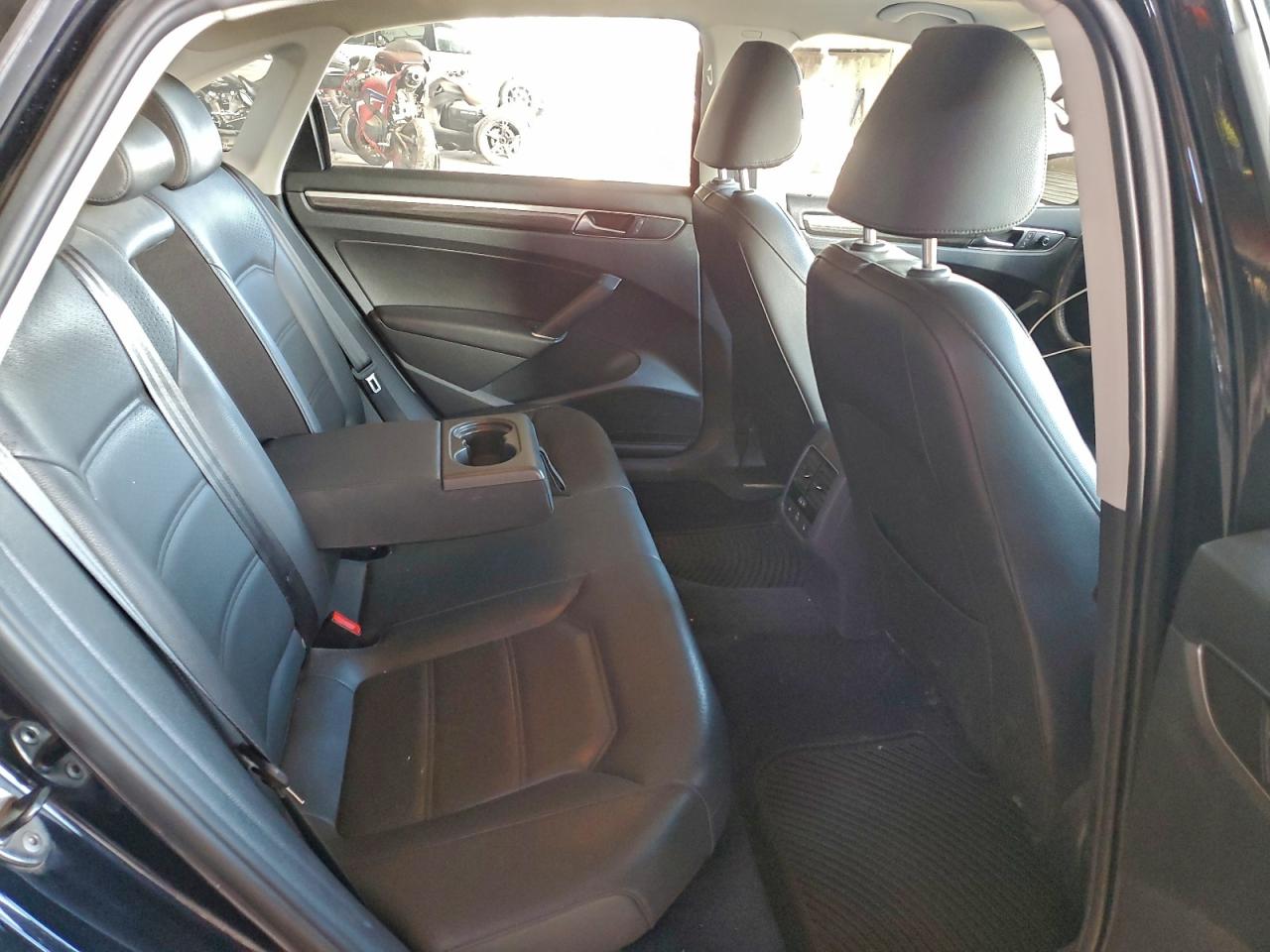 2017 VOLKSWAGEN PASSAT SE photo 10