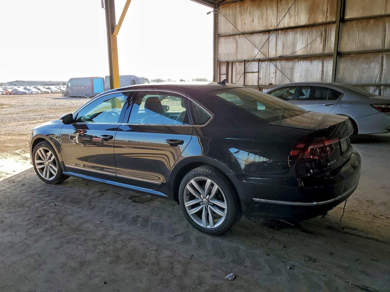 2017 VOLKSWAGEN PASSAT SE photo 2