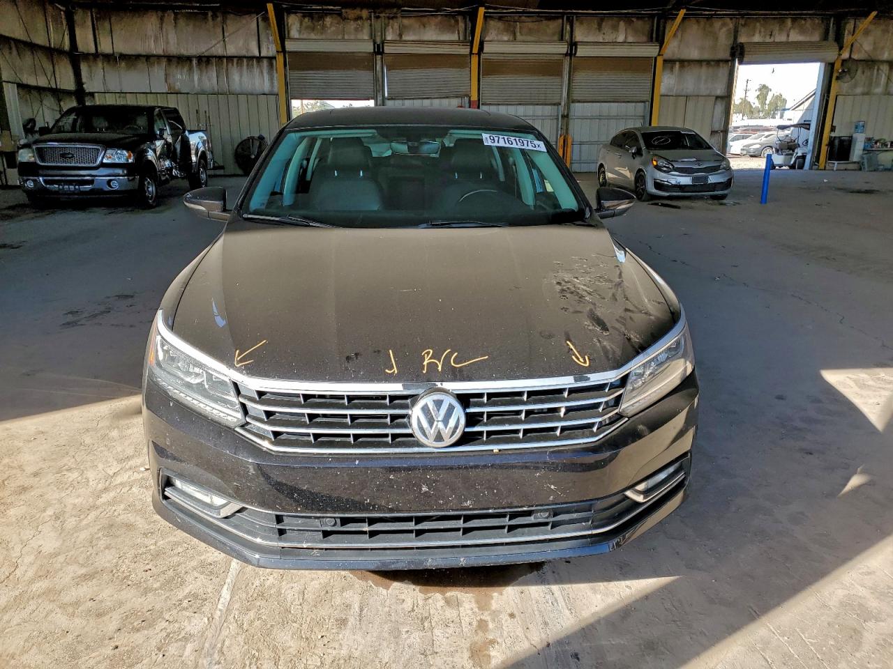 2017 VOLKSWAGEN PASSAT SE photo 5
