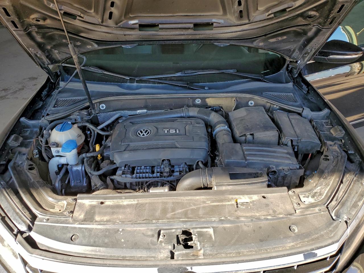 2017 VOLKSWAGEN PASSAT SE photo 11