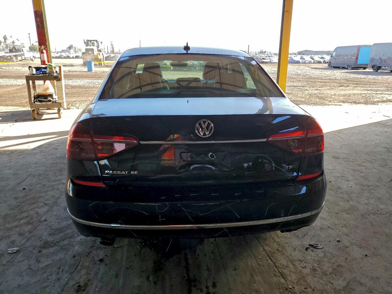 2017 VOLKSWAGEN PASSAT SE photo 6