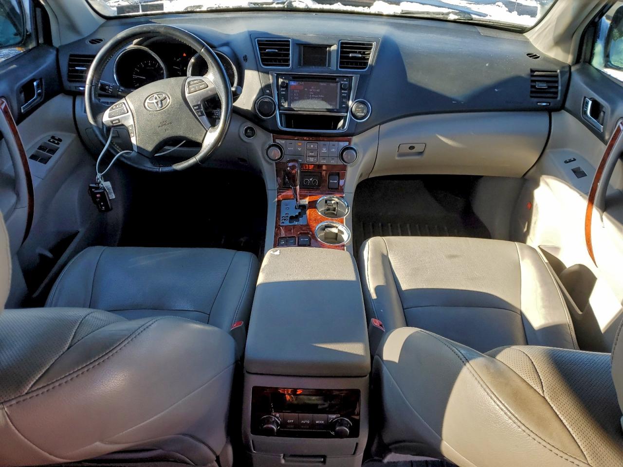 2013 TOYOTA HIGHLANDER LIMITED photo 8