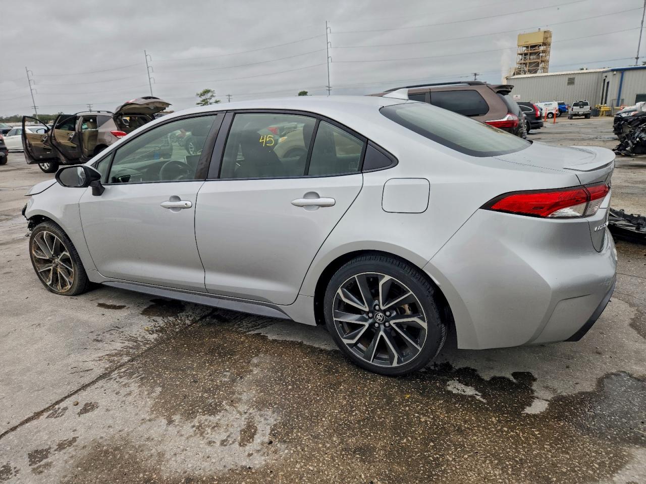 2021 TOYOTA COROLLA SE photo 2
