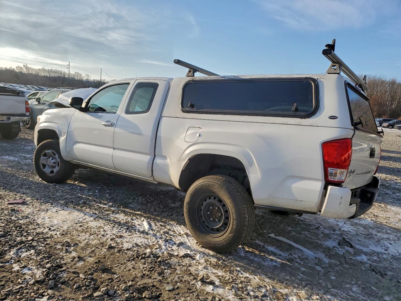 2017 TOYOTA TACOMA SR photo 3