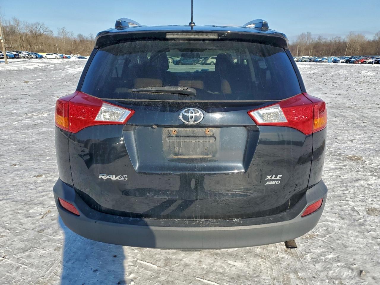 2013 TOYOTA RAV4 XLE photo 6