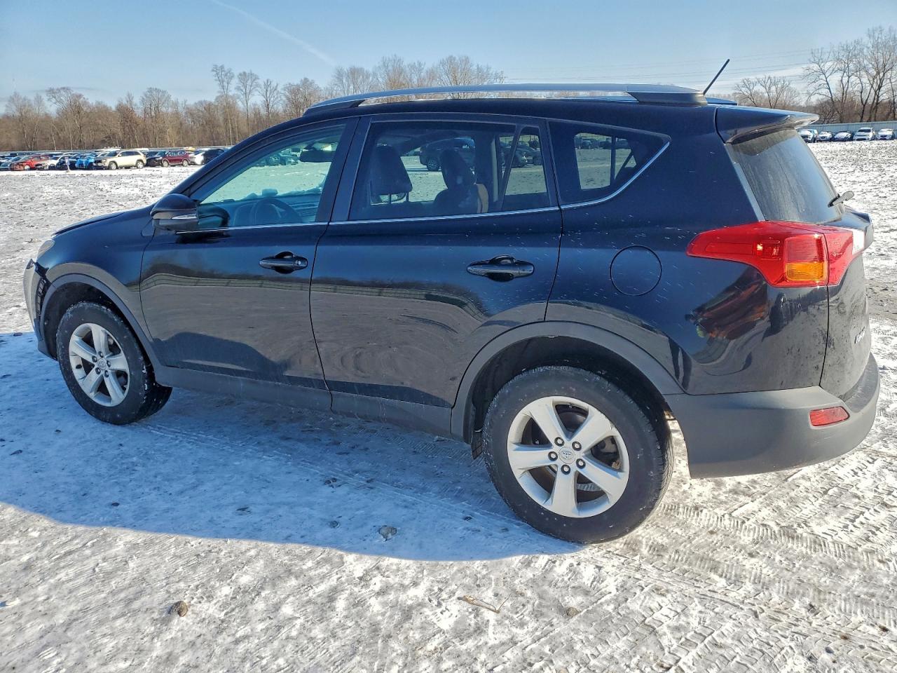 2013 TOYOTA RAV4 XLE photo 2