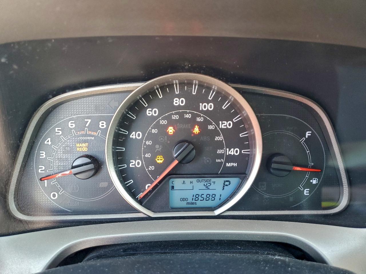 2013 TOYOTA RAV4 XLE photo 9