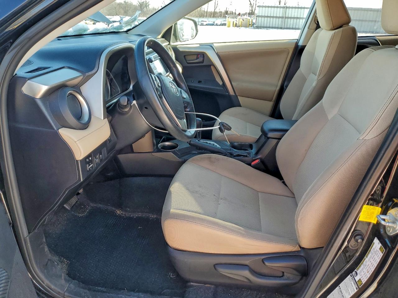 2013 TOYOTA RAV4 XLE photo 7