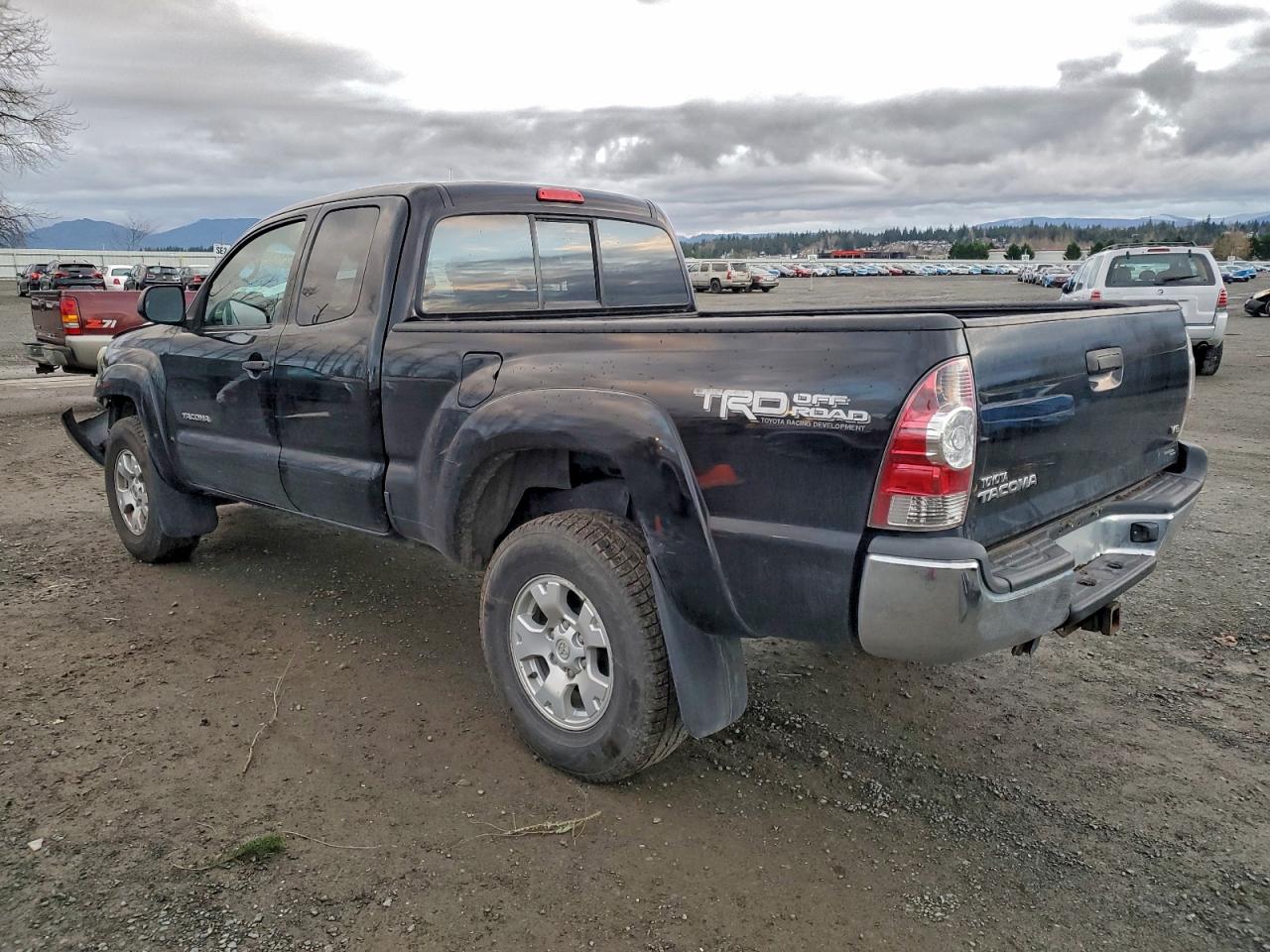 2013 TOYOTA TACOMA photo 2