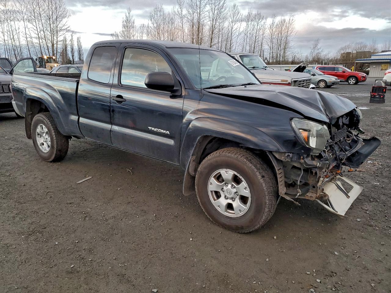 2013 TOYOTA TACOMA photo 4