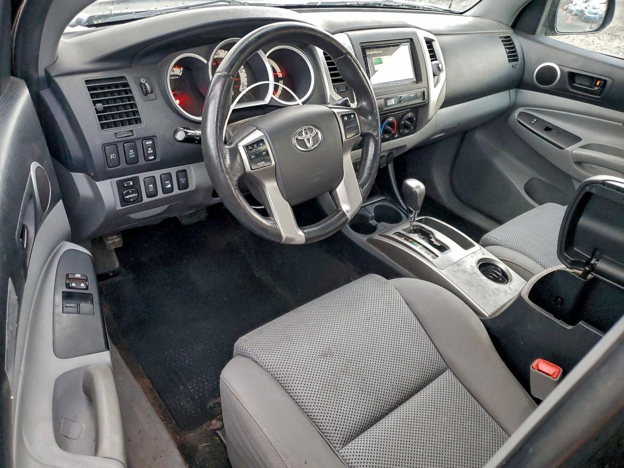 2013 TOYOTA TACOMA photo 8