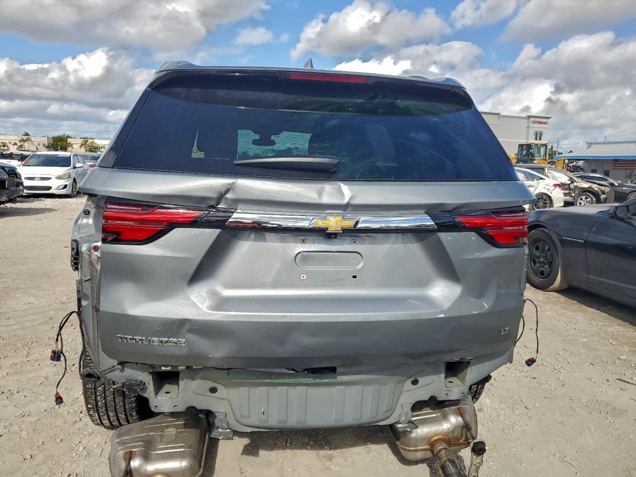 2023 CHEVROLET TRAVERSE LT photo 6