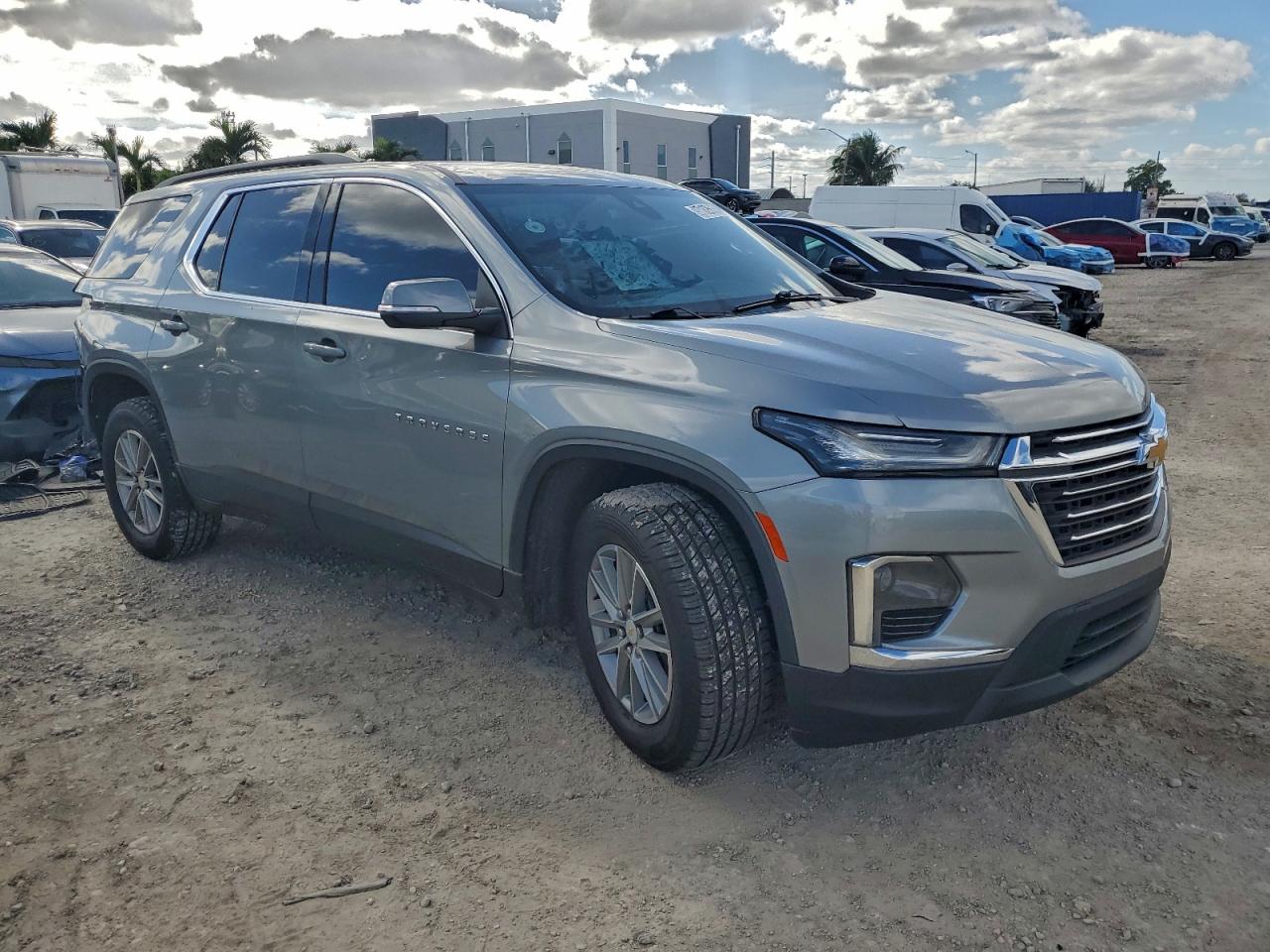 2023 CHEVROLET TRAVERSE LT photo 4