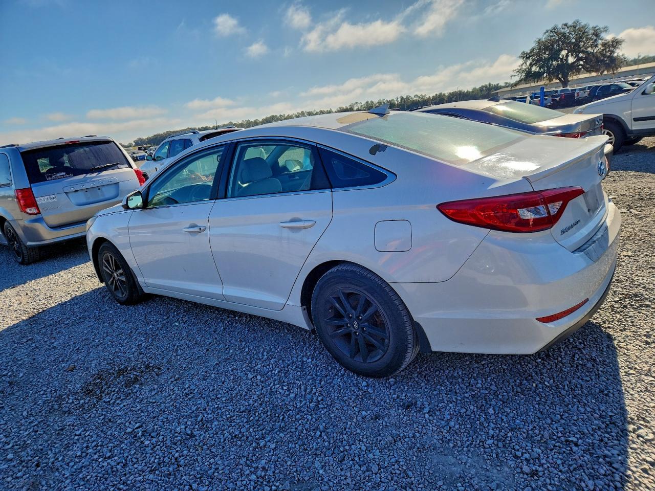 2015 HYUNDAI SONATA SE photo 2