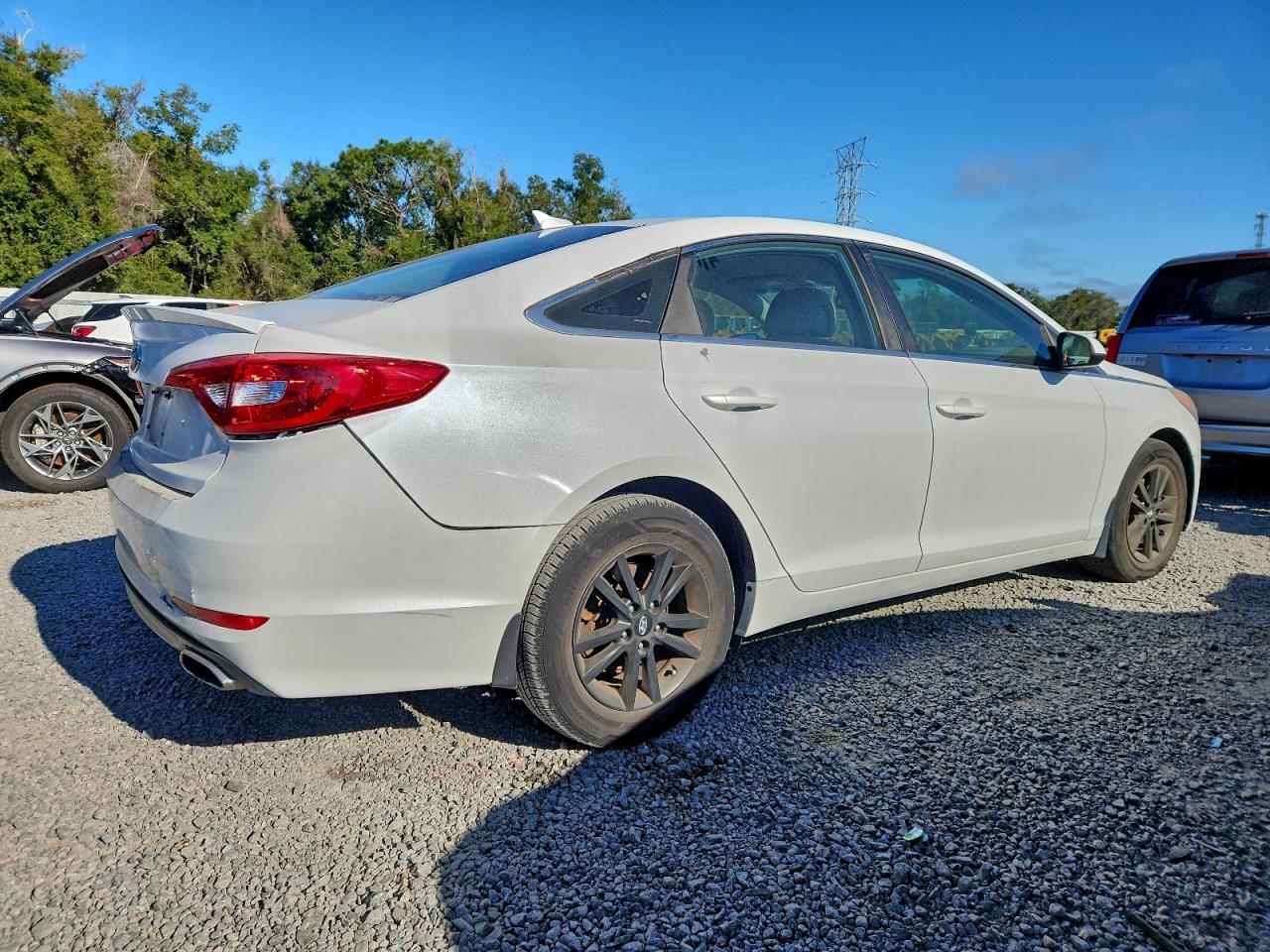 2015 HYUNDAI SONATA SE photo 3