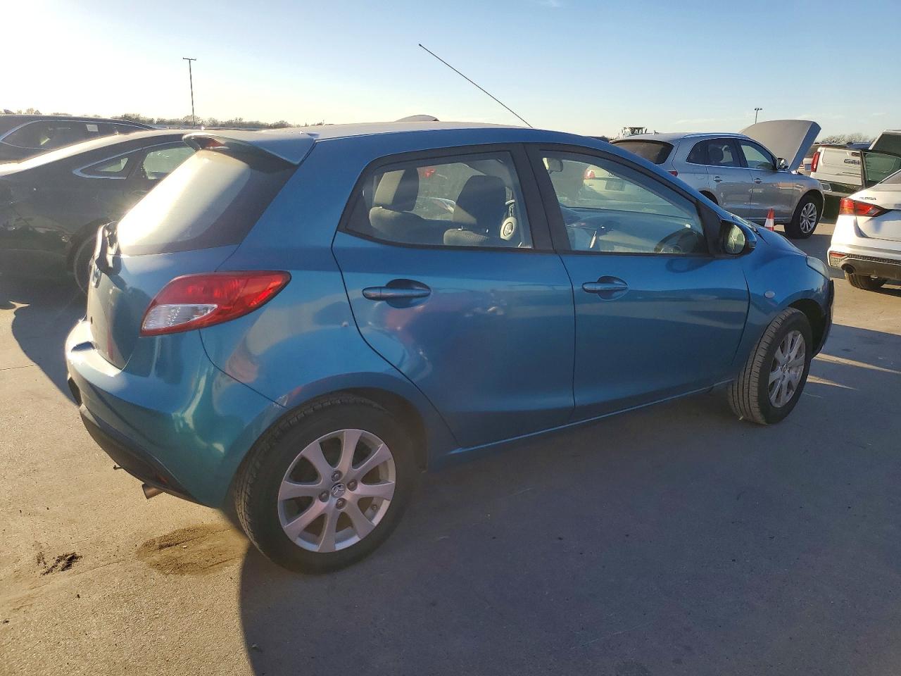 2011 MAZDA MAZDA2 photo 3