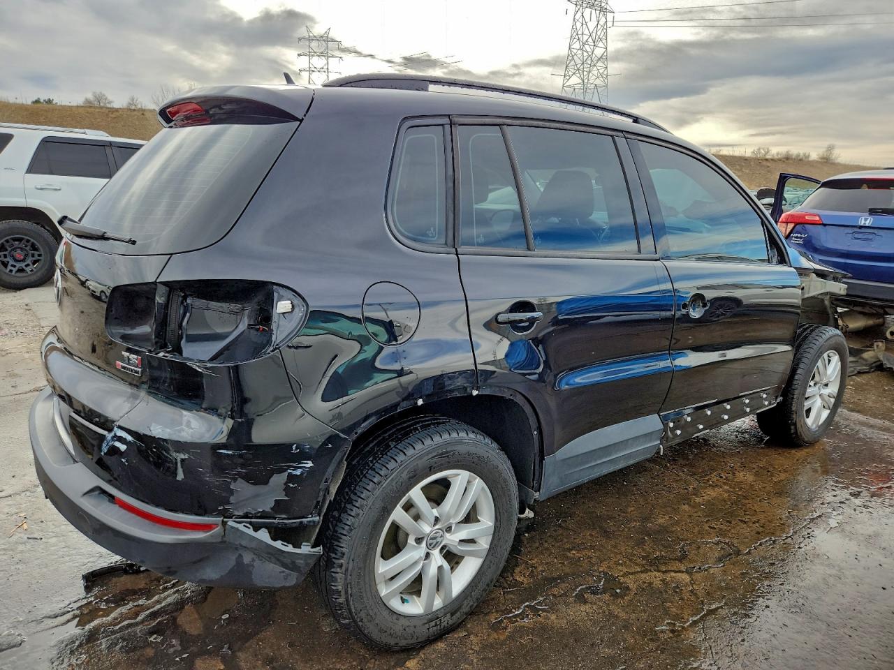 2016 VOLKSWAGEN TIGUAN S photo 3