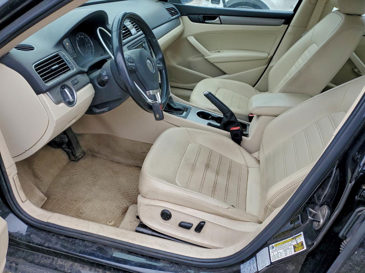 2015 VOLKSWAGEN PASSAT SE photo 7