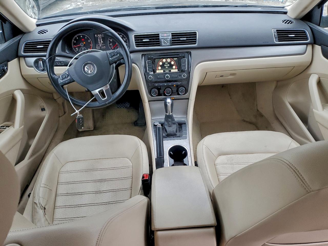2015 VOLKSWAGEN PASSAT SE photo 8
