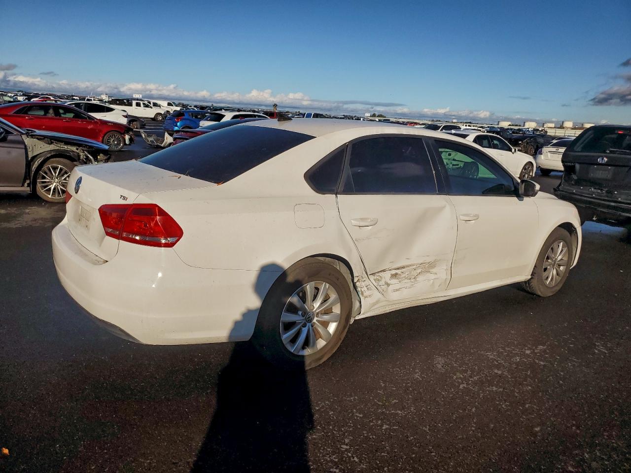 2014 VOLKSWAGEN PASSAT S photo 3
