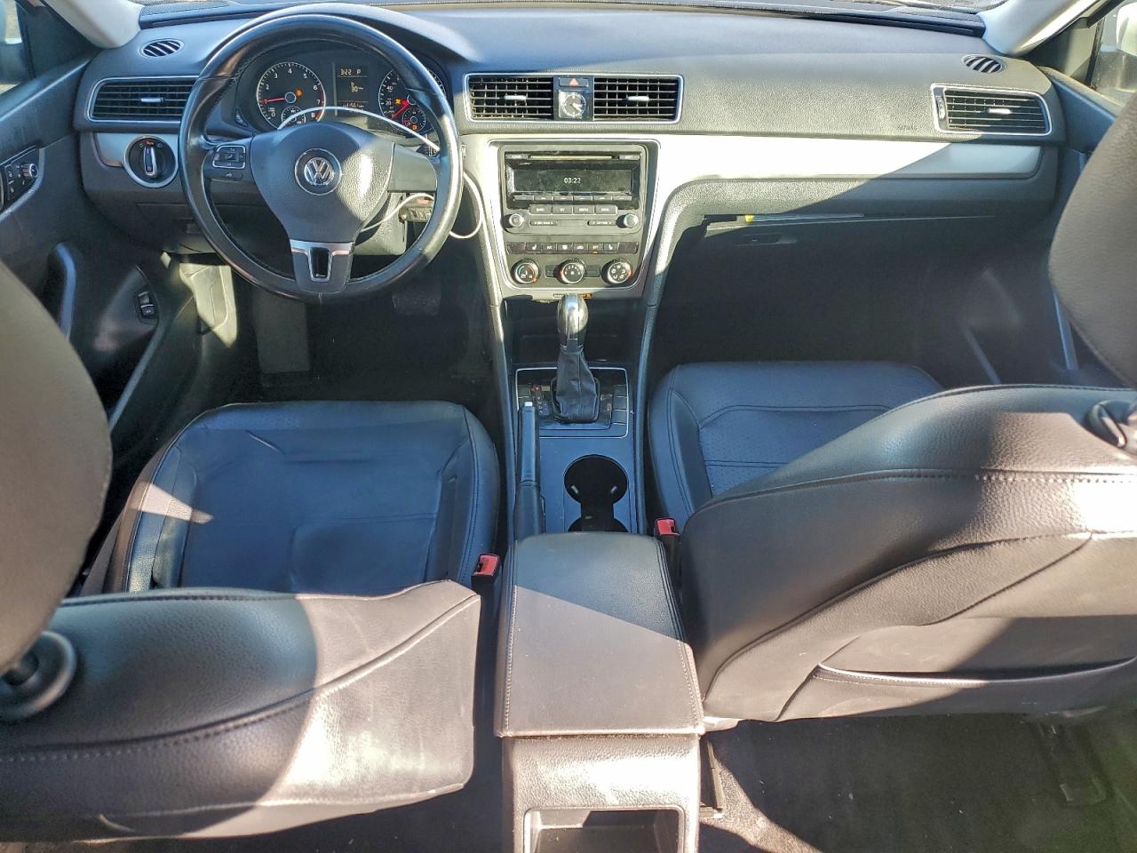 2014 VOLKSWAGEN PASSAT S photo 8