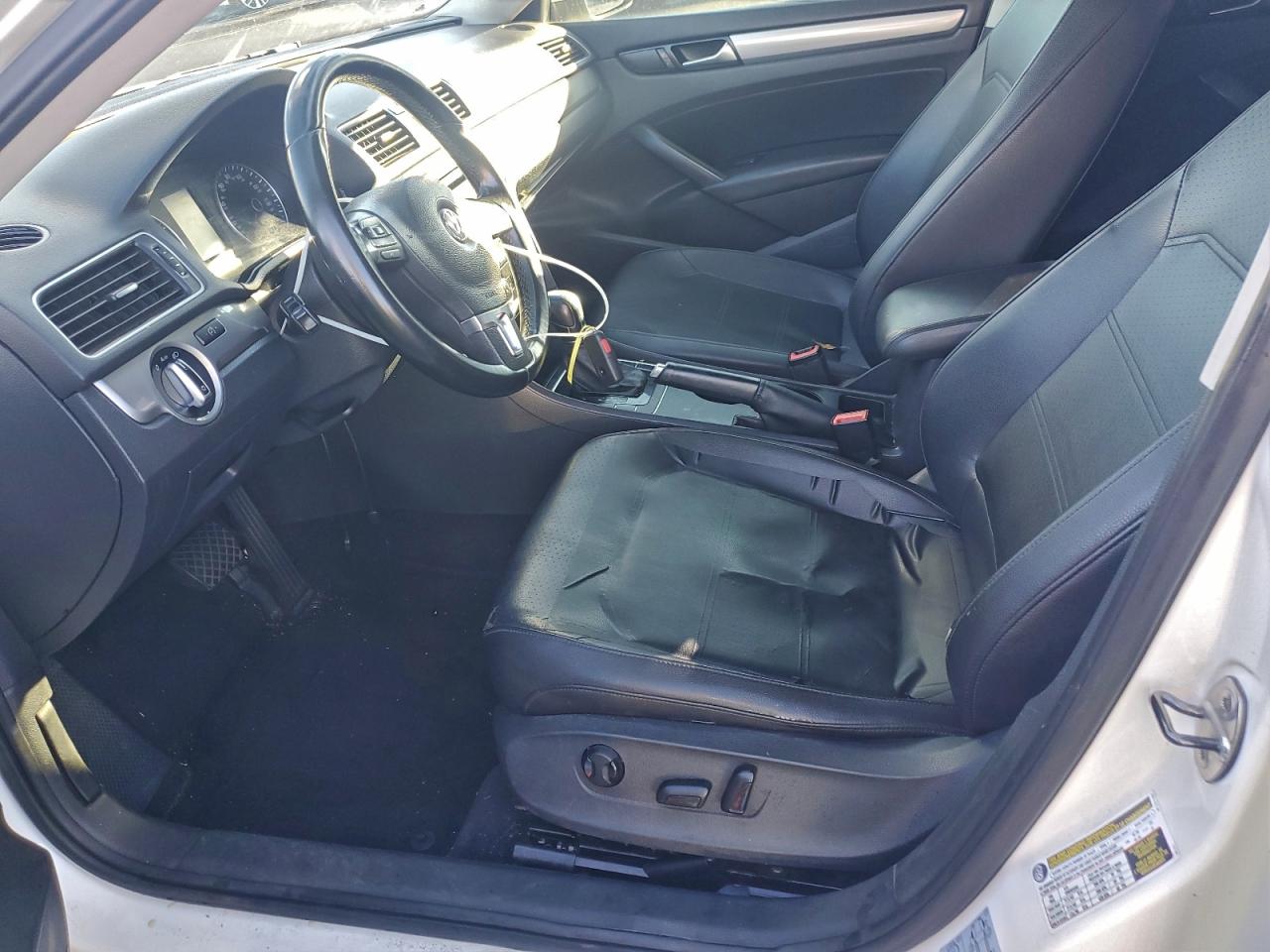 2014 VOLKSWAGEN PASSAT S photo 7