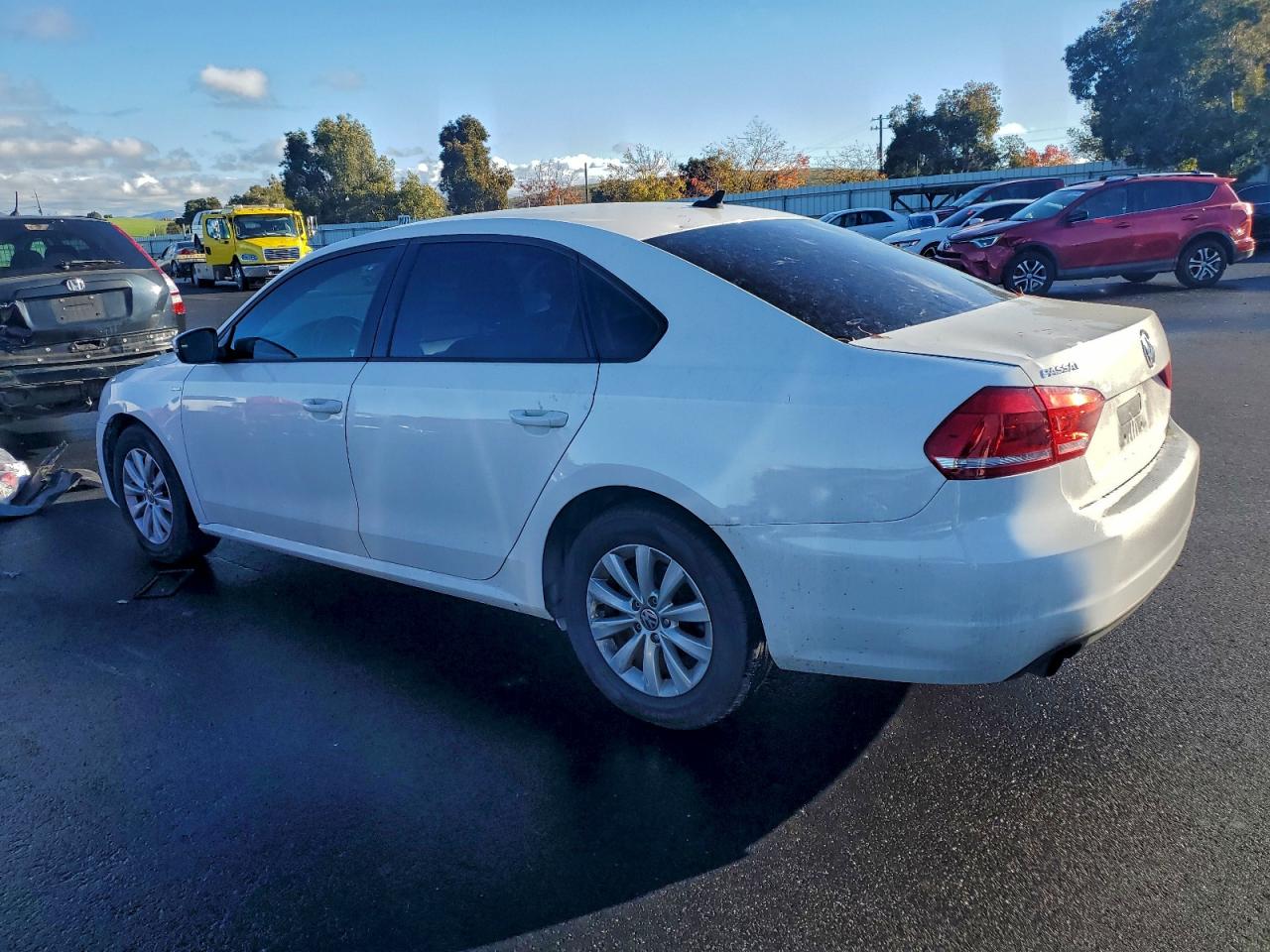2014 VOLKSWAGEN PASSAT S photo 2