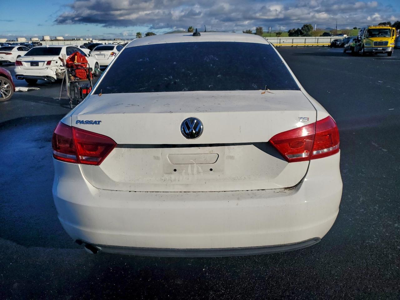 2014 VOLKSWAGEN PASSAT S photo 6