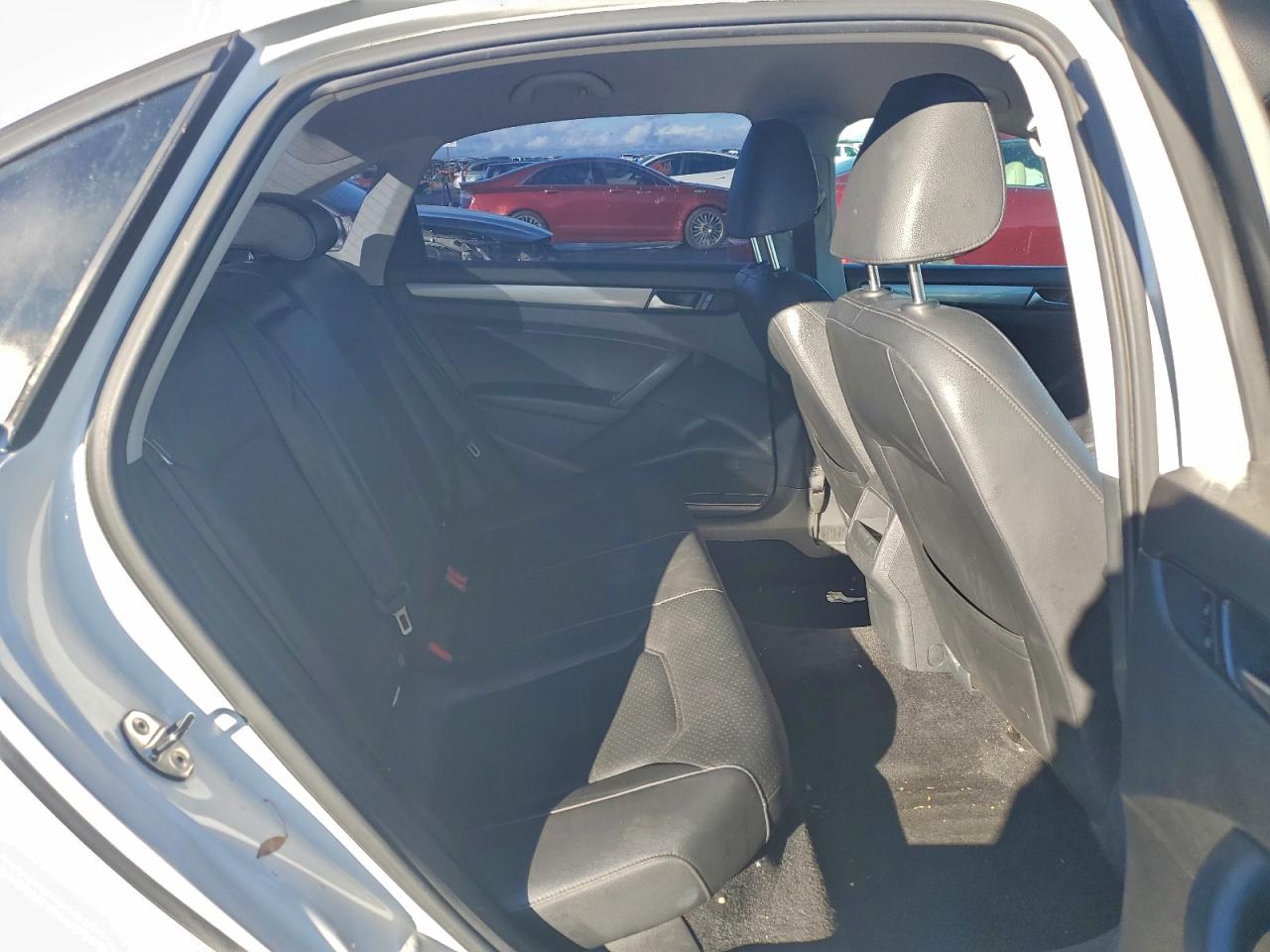 2014 VOLKSWAGEN PASSAT S photo 10