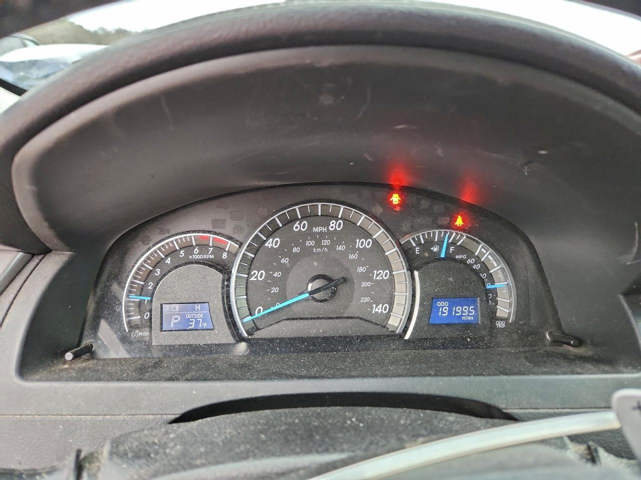 2013 TOYOTA CAMRY L photo 9