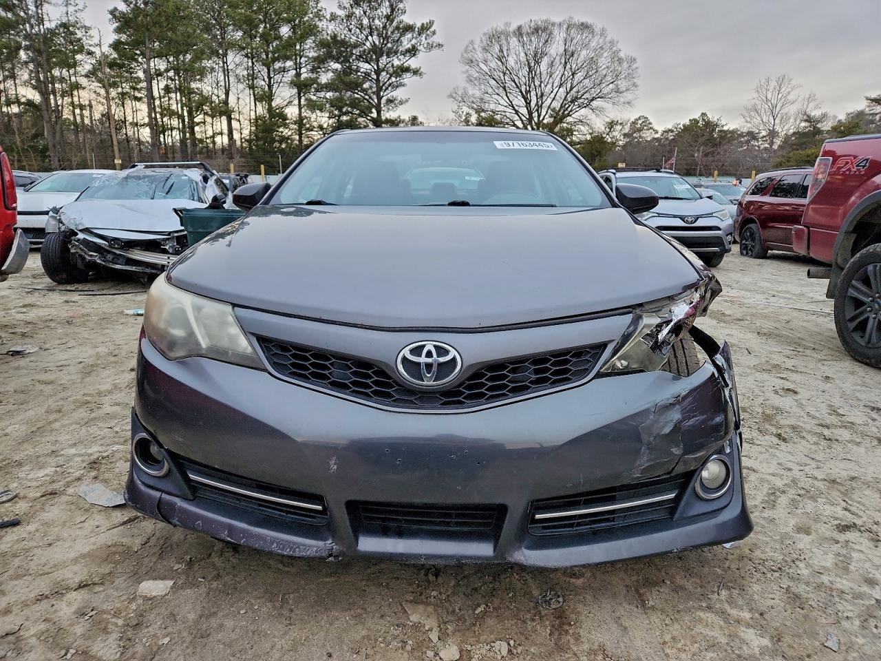 2013 TOYOTA CAMRY L photo 5