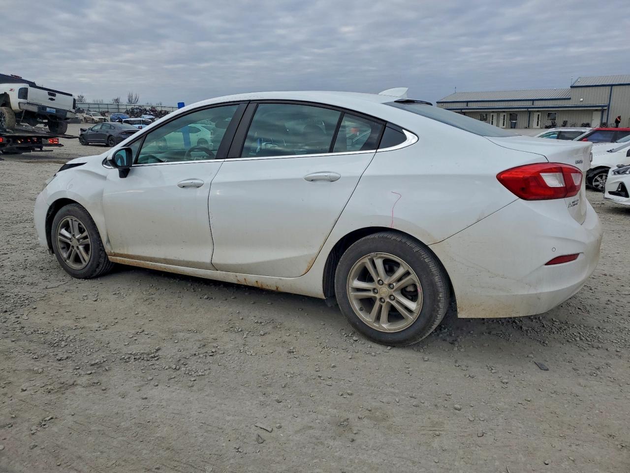 2016 CHEVROLET CRUZE LT photo 2