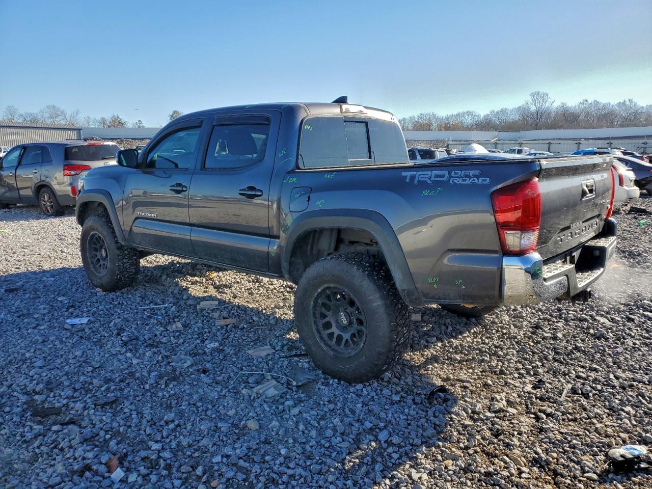 2017 TOYOTA TACOMA DOUBLE CAB photo 2