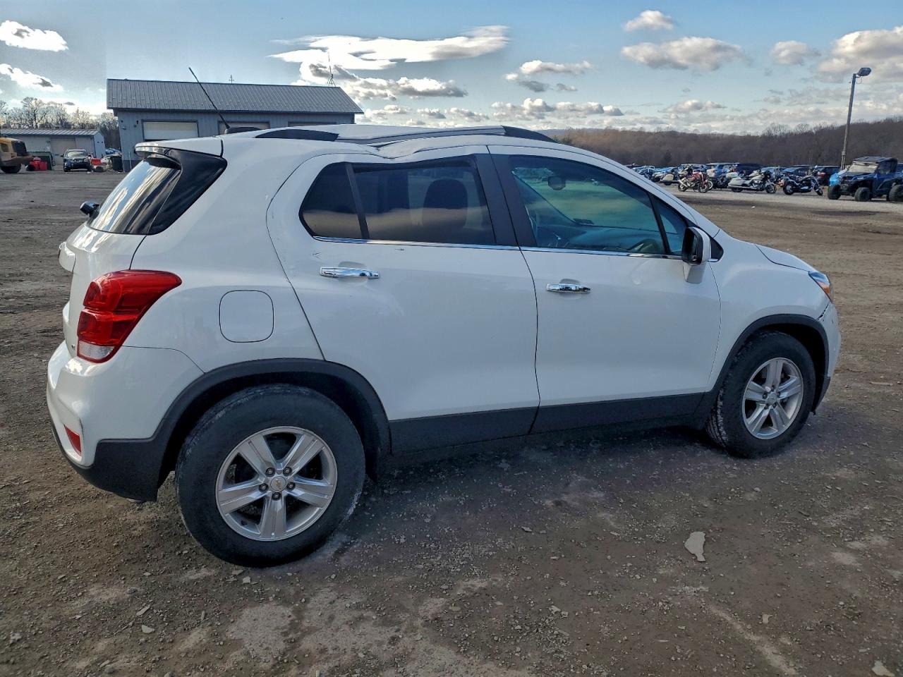 2020 CHEVROLET TRAX 1LT photo 3