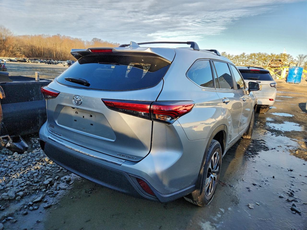 2023 TOYOTA HIGHLANDER L photo 3