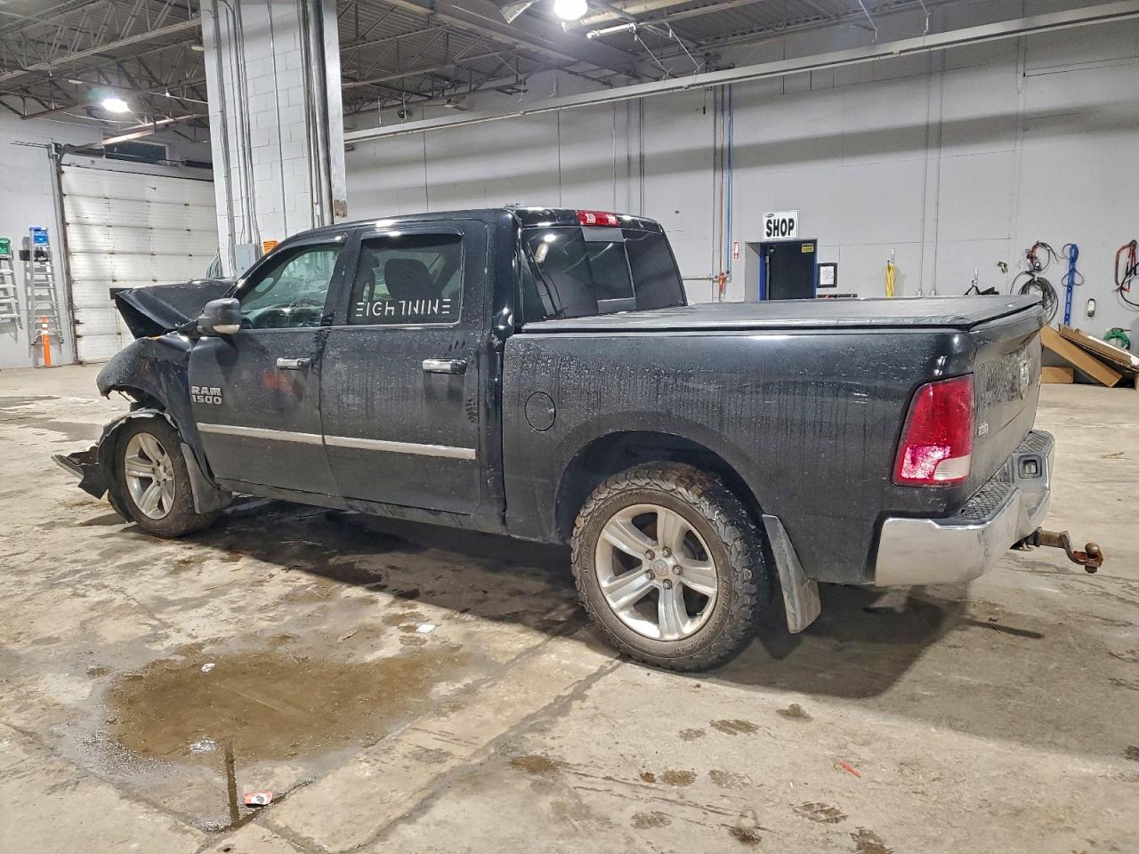 2014 RAM 1500 SLT photo 2