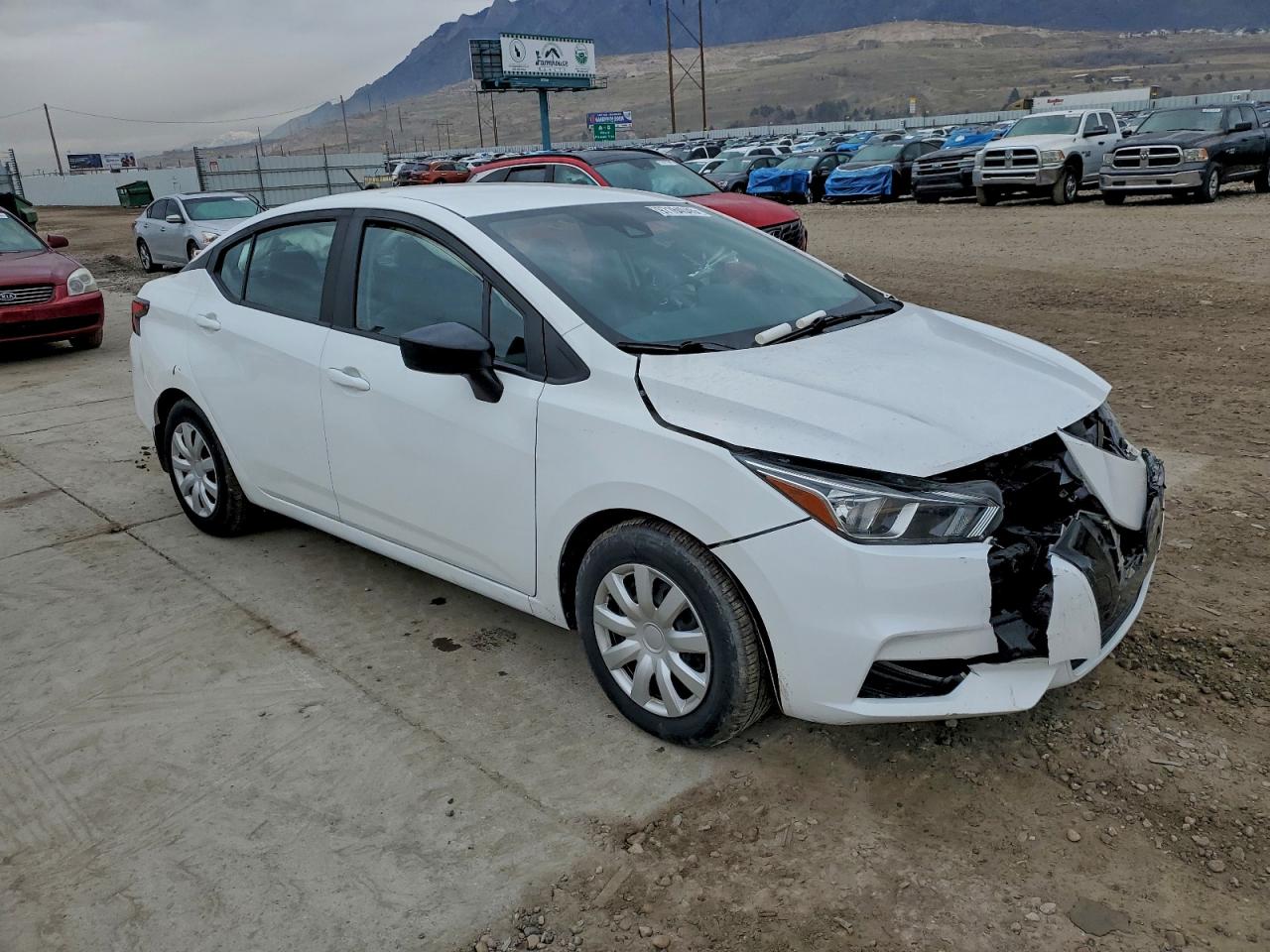 2020 NISSAN VERSA S photo 4
