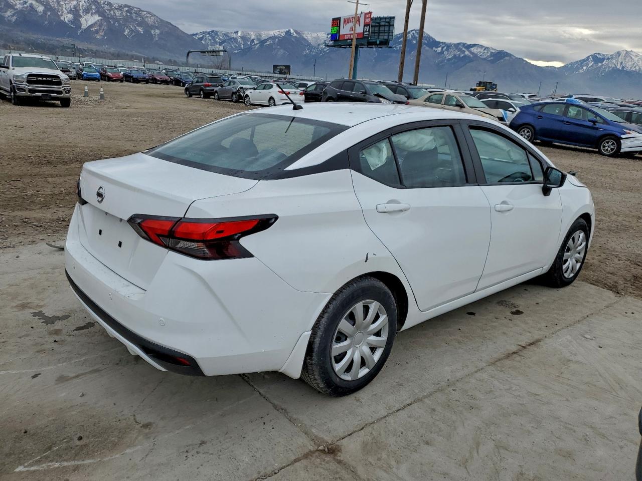 2020 NISSAN VERSA S photo 3