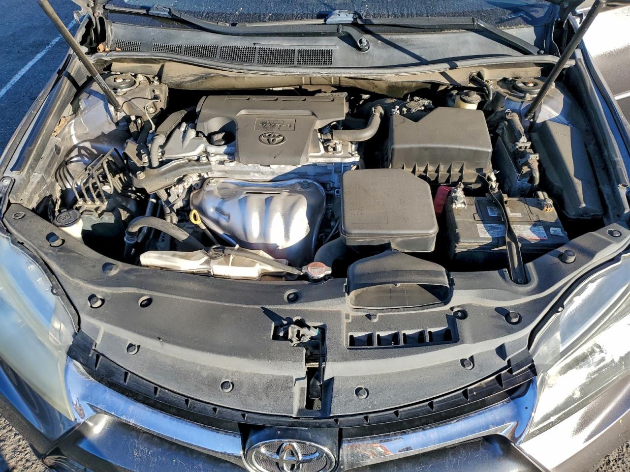 2016 TOYOTA CAMRY LE photo 11