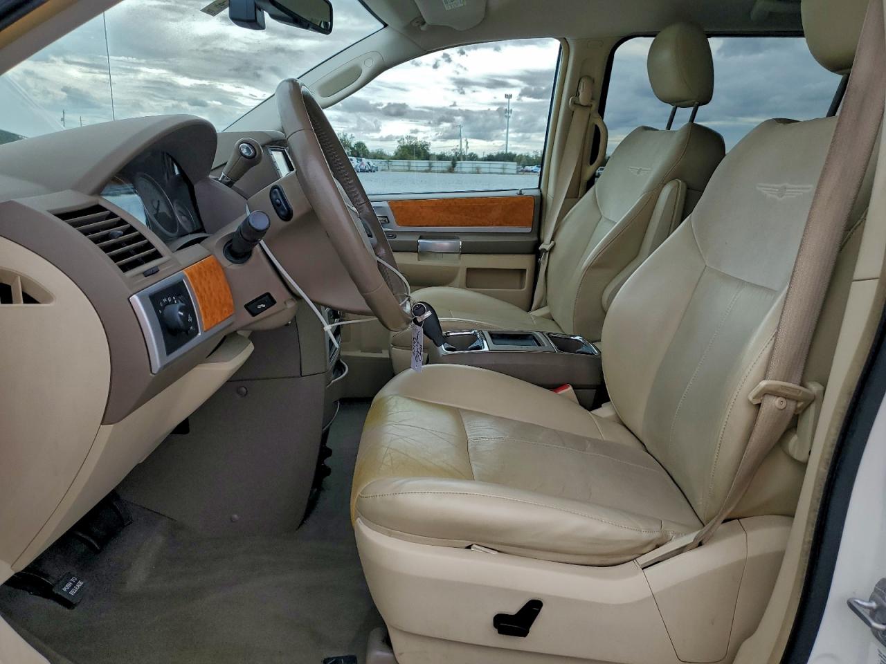 2010 CHRYSLER TOWN & COUNTRY LIMITED photo 7