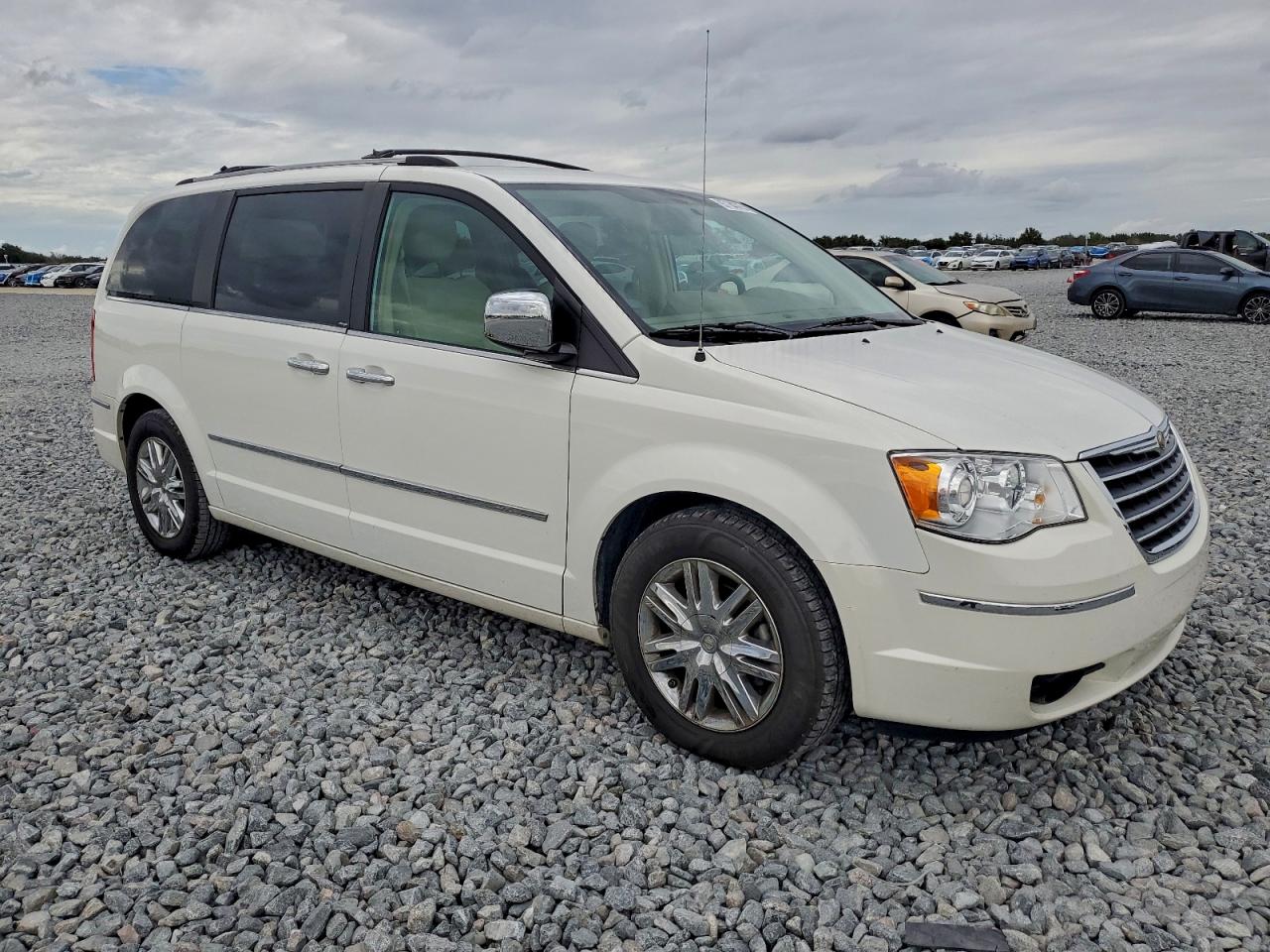 2010 CHRYSLER TOWN & COUNTRY LIMITED photo 4