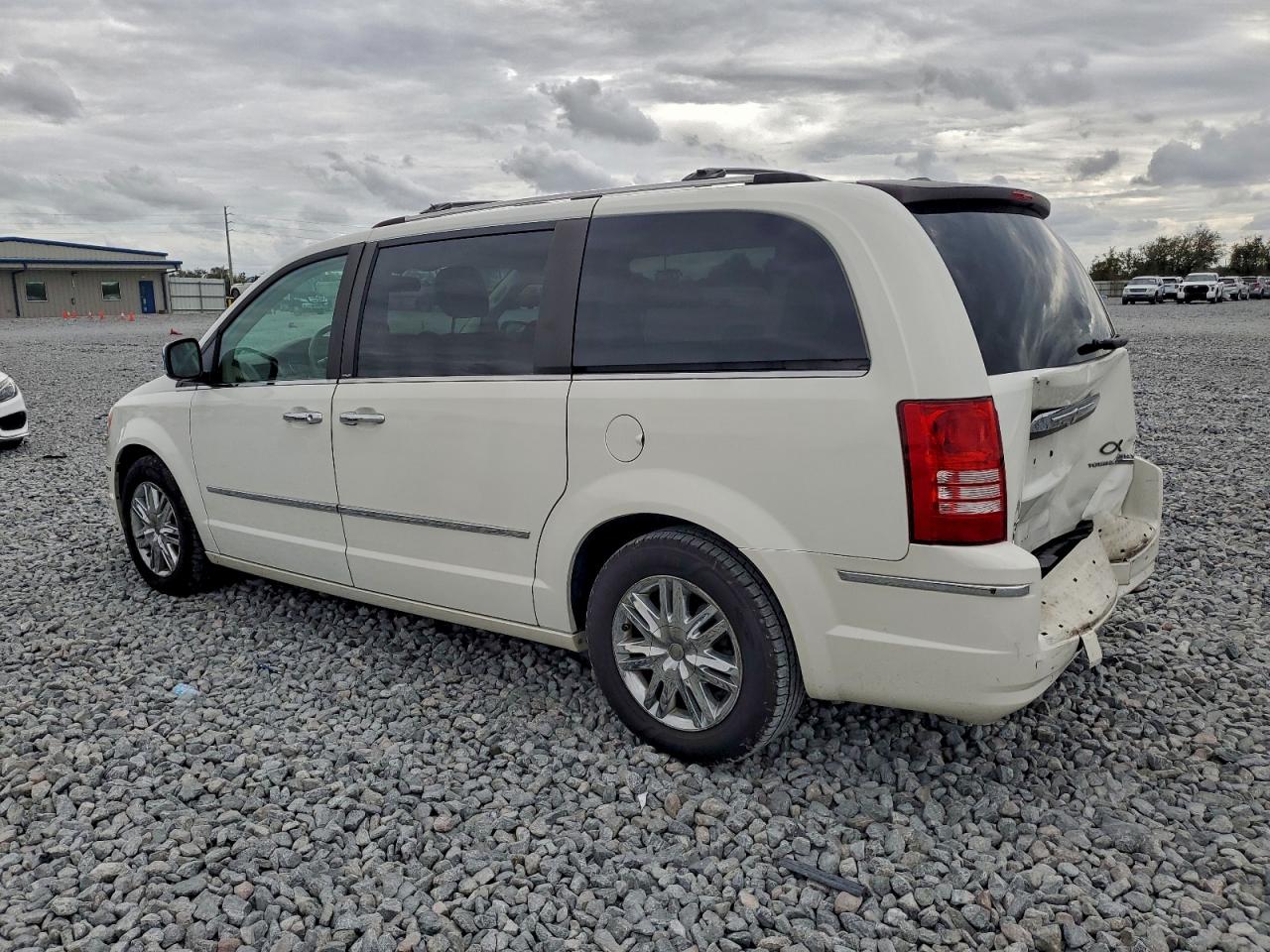 2010 CHRYSLER TOWN & COUNTRY LIMITED photo 2