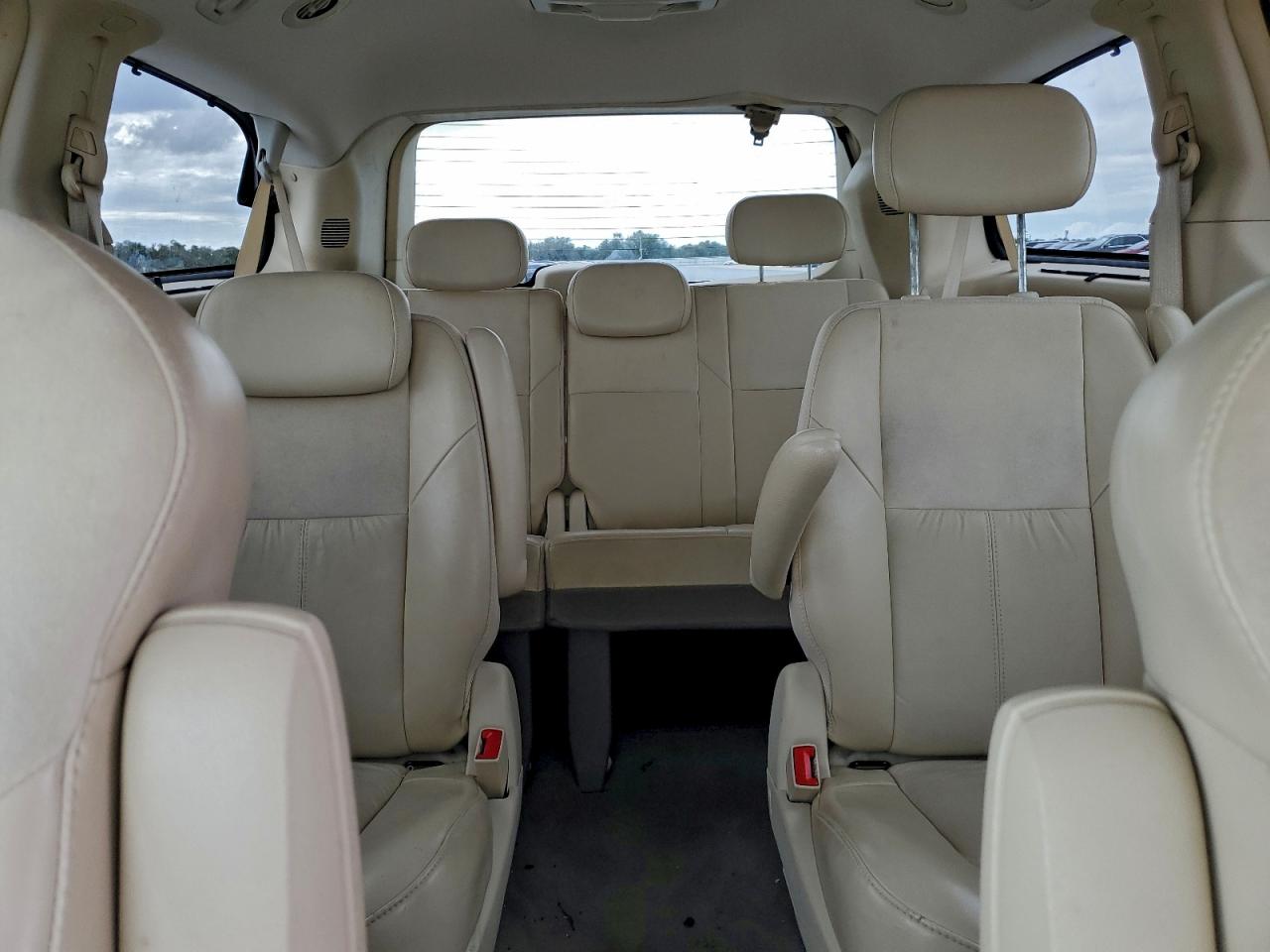 2010 CHRYSLER TOWN & COUNTRY LIMITED photo 10