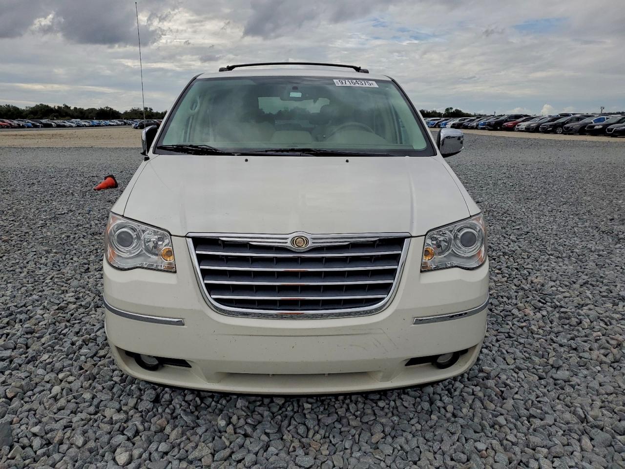 2010 CHRYSLER TOWN & COUNTRY LIMITED photo 5