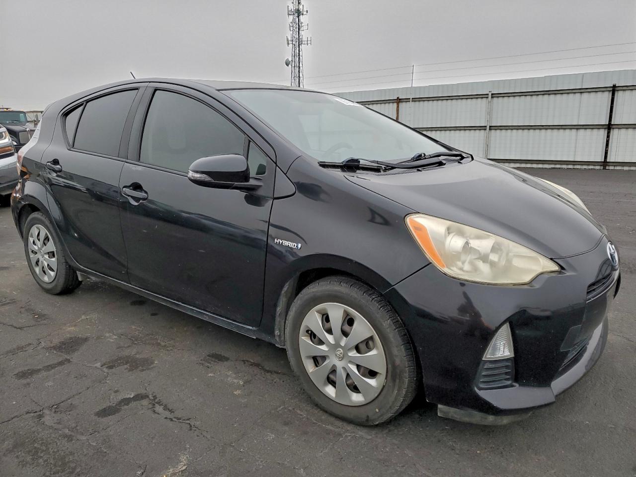 2014 TOYOTA PRIUS C photo 4