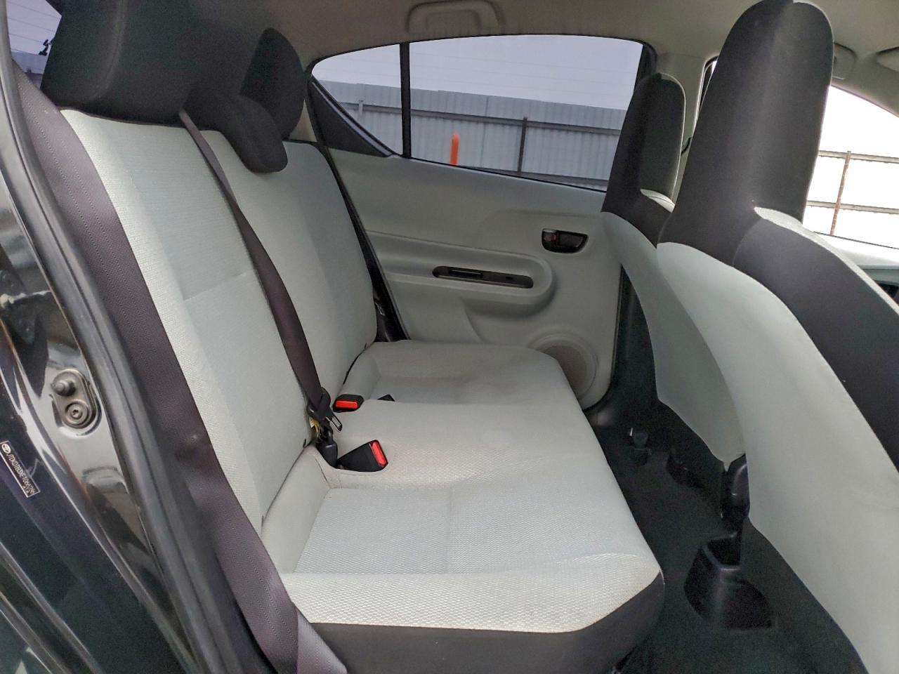 2014 TOYOTA PRIUS C photo 10