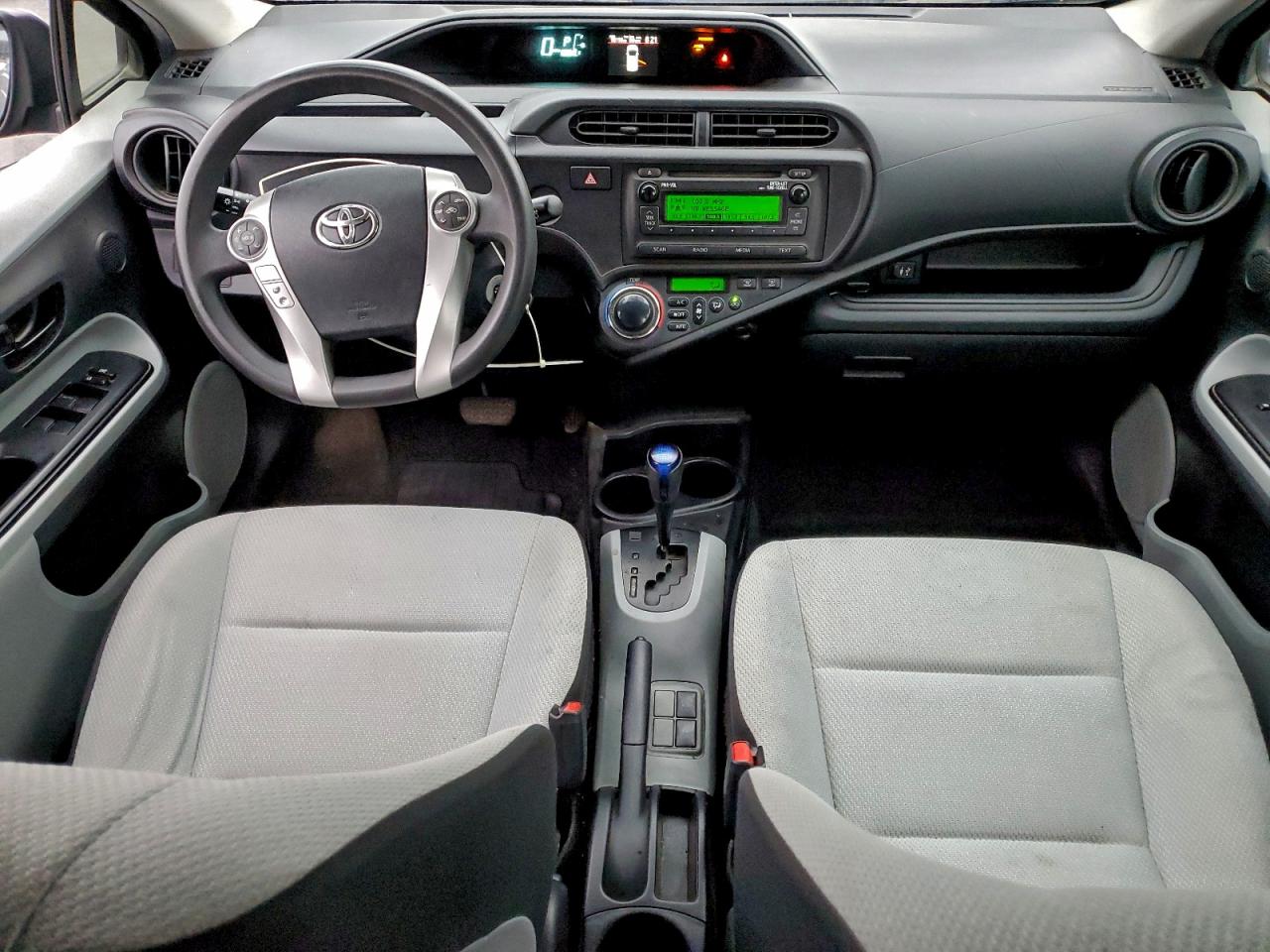 2014 TOYOTA PRIUS C photo 8