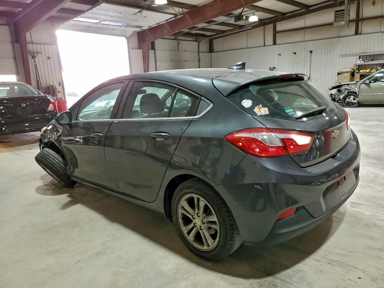 2017 CHEVROLET CRUZE LT photo 2